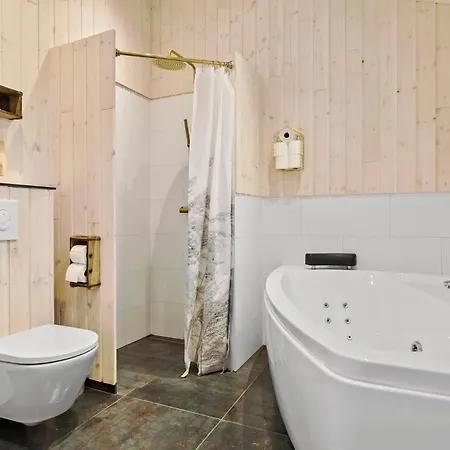 4 Bedroom Gorgeous In *