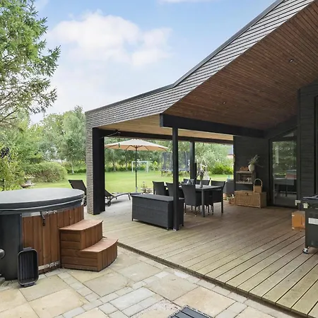 4 Bedroom Gorgeous In *